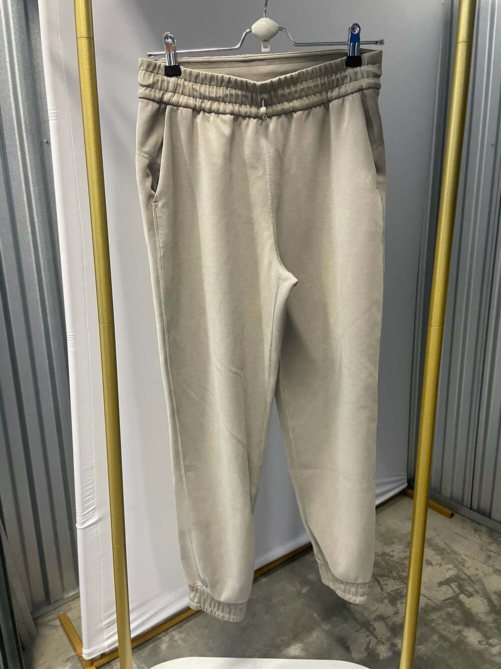 Lululemon Athletica Jogger Pants Size 6 in Tan